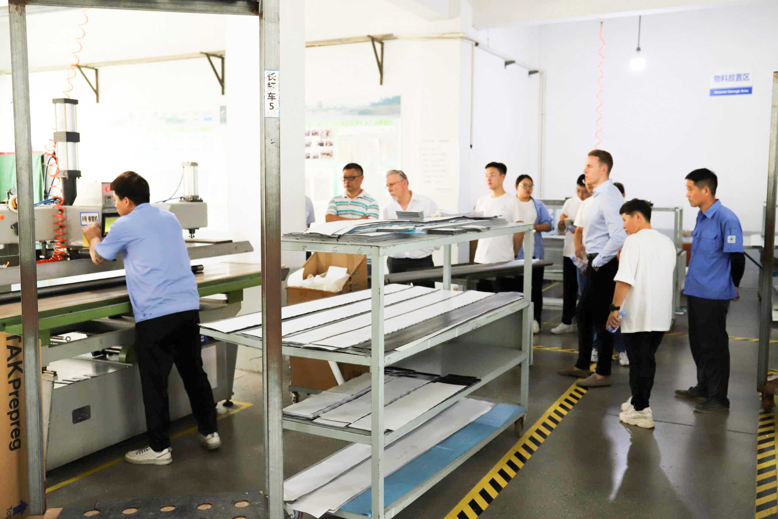 Parceiro alemão de longa data visita nossa fábrica na China para fortalecer laços comerciais