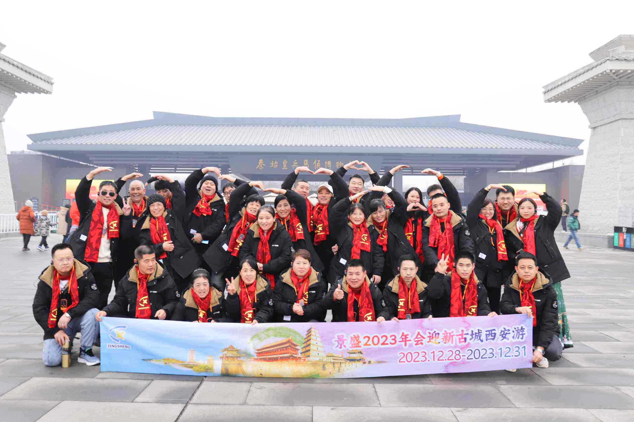 Funcionários da empresa aproveitam a viagem para a cidade de Xi'an